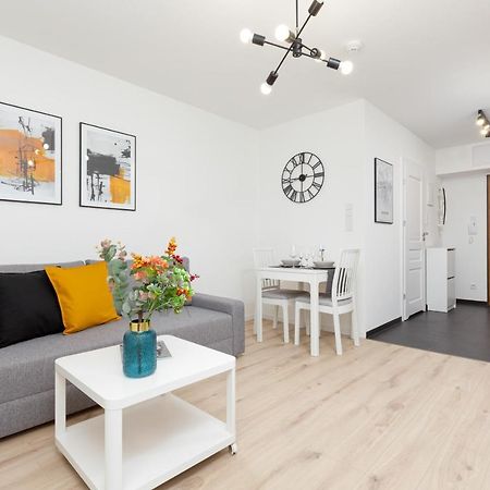Elegancki Apartment Z Parkingiem By Noclegi Renters Варшава Екстериор снимка